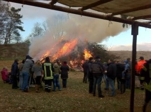 Foto_3_Osterfeuer_Barskamp