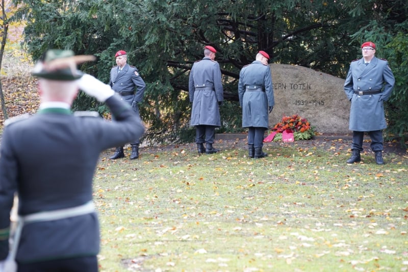 Volkstrauertag Zum Gedenken An Die Opfer Von Krieg Und Terror Volkstrauertag Zum Gedenken An Die Opfer Von Krieg Und Terror